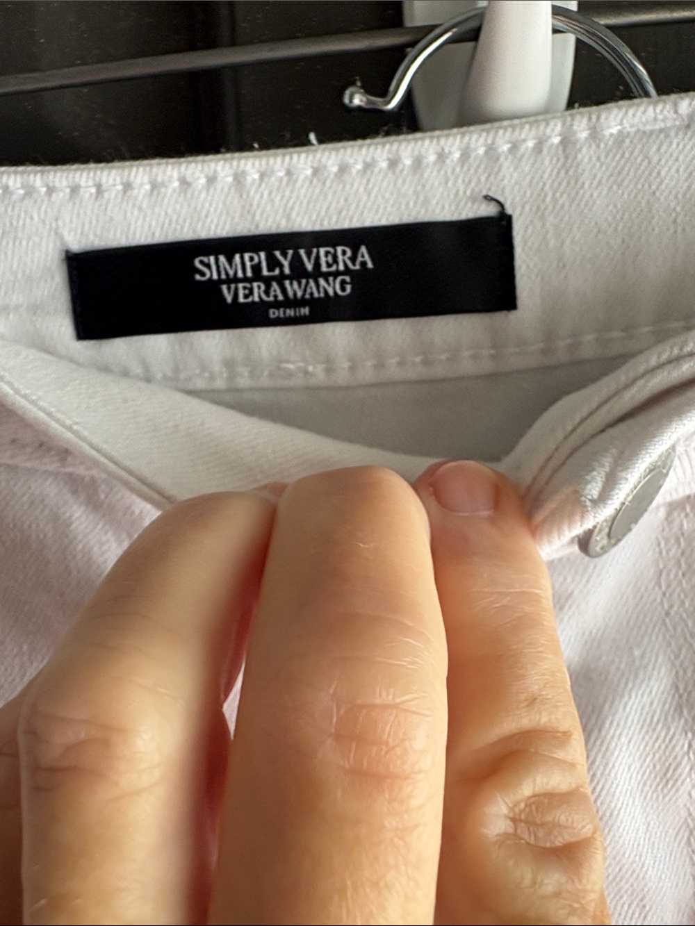 White Frayed Hem Skinny Jeans EUC Vera Wang - Picture 2 of 6